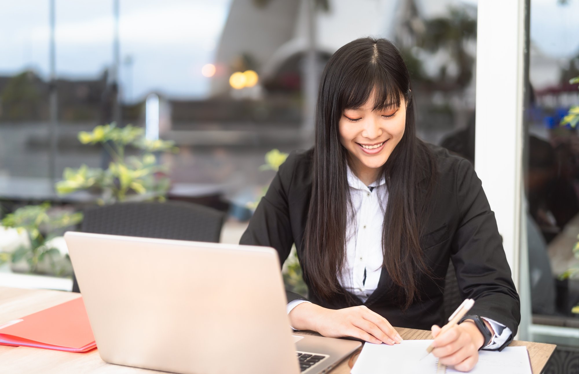 business-asian-woman-working-on-computer-outdoor-2023-11-27-04-49-32-utc